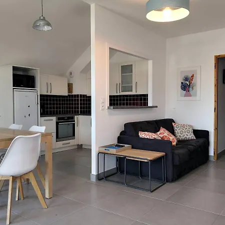 Fonctionnel Avec Balcon, A 10 Min Du Centre, Parking Gratuit, Ideal Pour 5 Personnes - Fr-1-548-3 Apartment