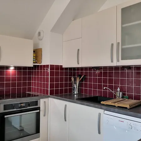 Fonctionnel Avec Balcon, A 10 Min Du Centre, Parking Gratuit, Ideal Pour 5 Personnes - Fr-1-548-3